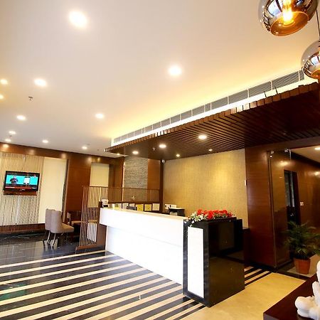 Chirag Residency Otel Yeni Delhi Dış mekan fotoğraf