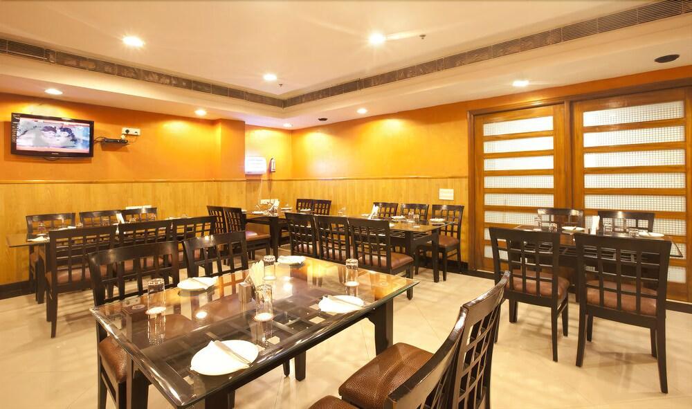 Chirag Residency Otel Yeni Delhi Dış mekan fotoğraf