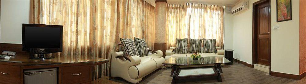 Chirag Residency Otel Yeni Delhi Dış mekan fotoğraf