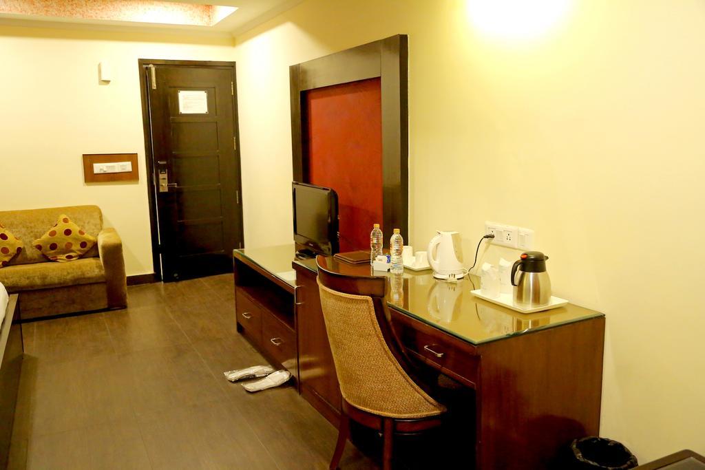Chirag Residency Otel Yeni Delhi Dış mekan fotoğraf