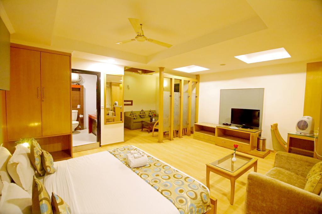 Chirag Residency Otel Yeni Delhi Dış mekan fotoğraf