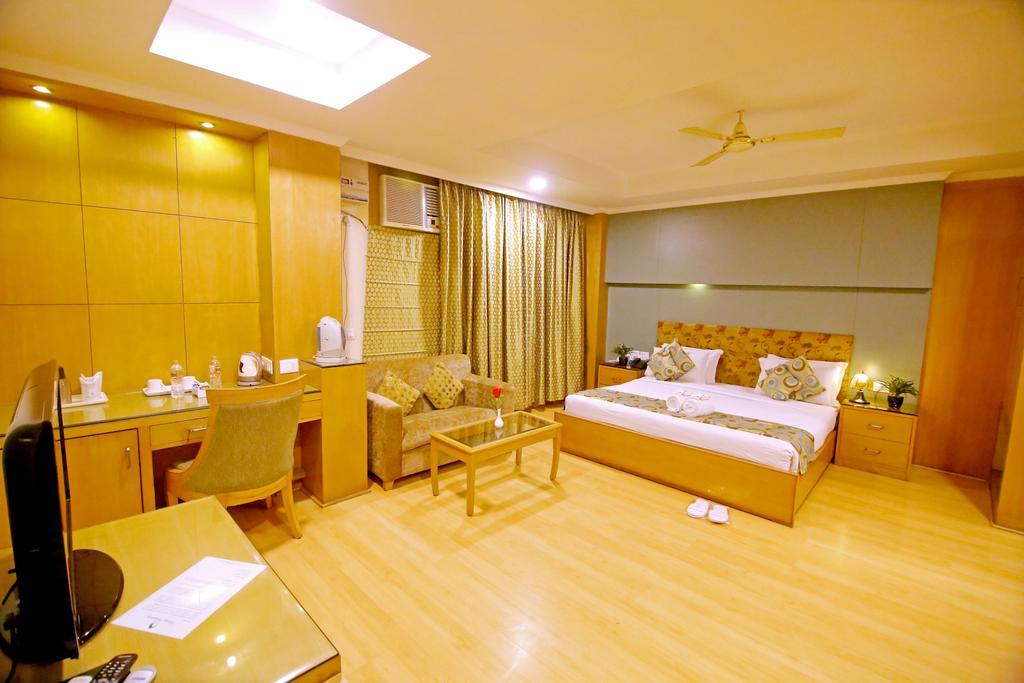 Chirag Residency Otel Yeni Delhi Dış mekan fotoğraf