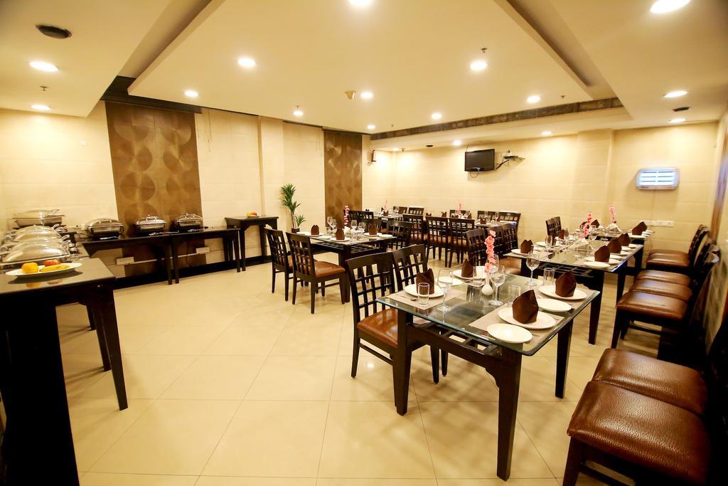 Chirag Residency Otel Yeni Delhi Dış mekan fotoğraf