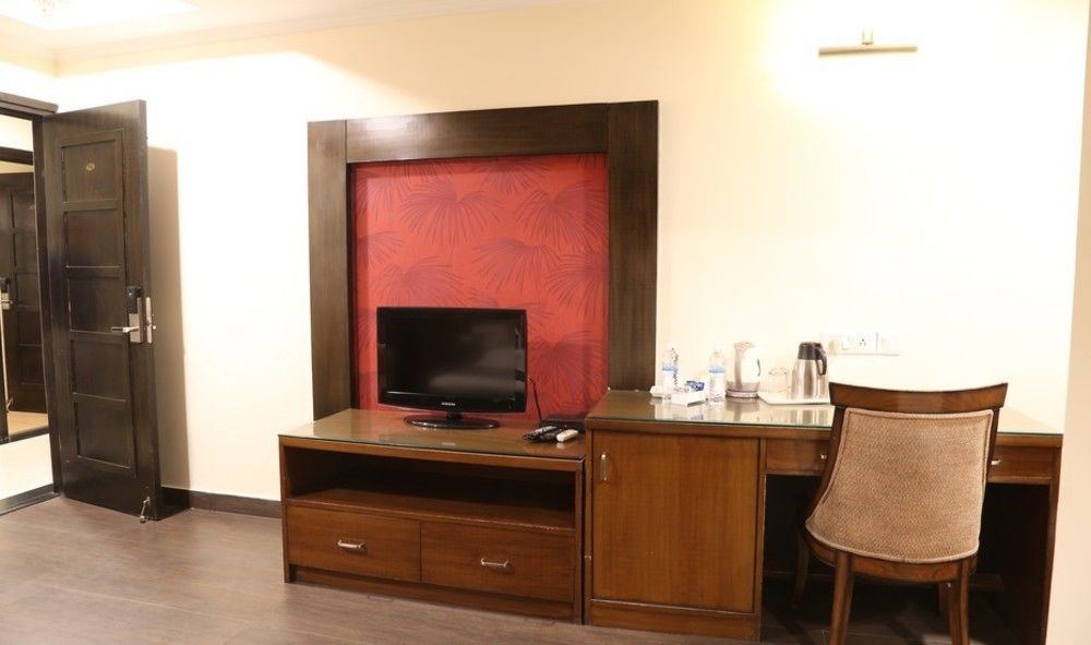 Chirag Residency Otel Yeni Delhi Dış mekan fotoğraf