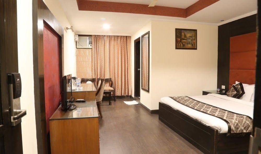 Chirag Residency Otel Yeni Delhi Dış mekan fotoğraf