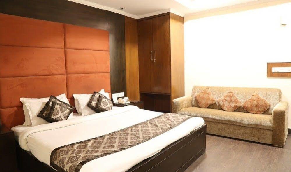 Chirag Residency Otel Yeni Delhi Dış mekan fotoğraf