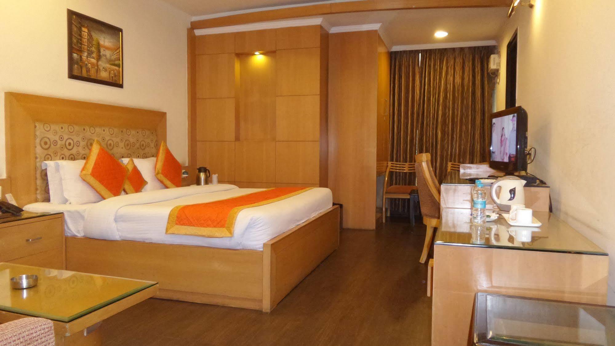 Chirag Residency Otel Yeni Delhi Dış mekan fotoğraf