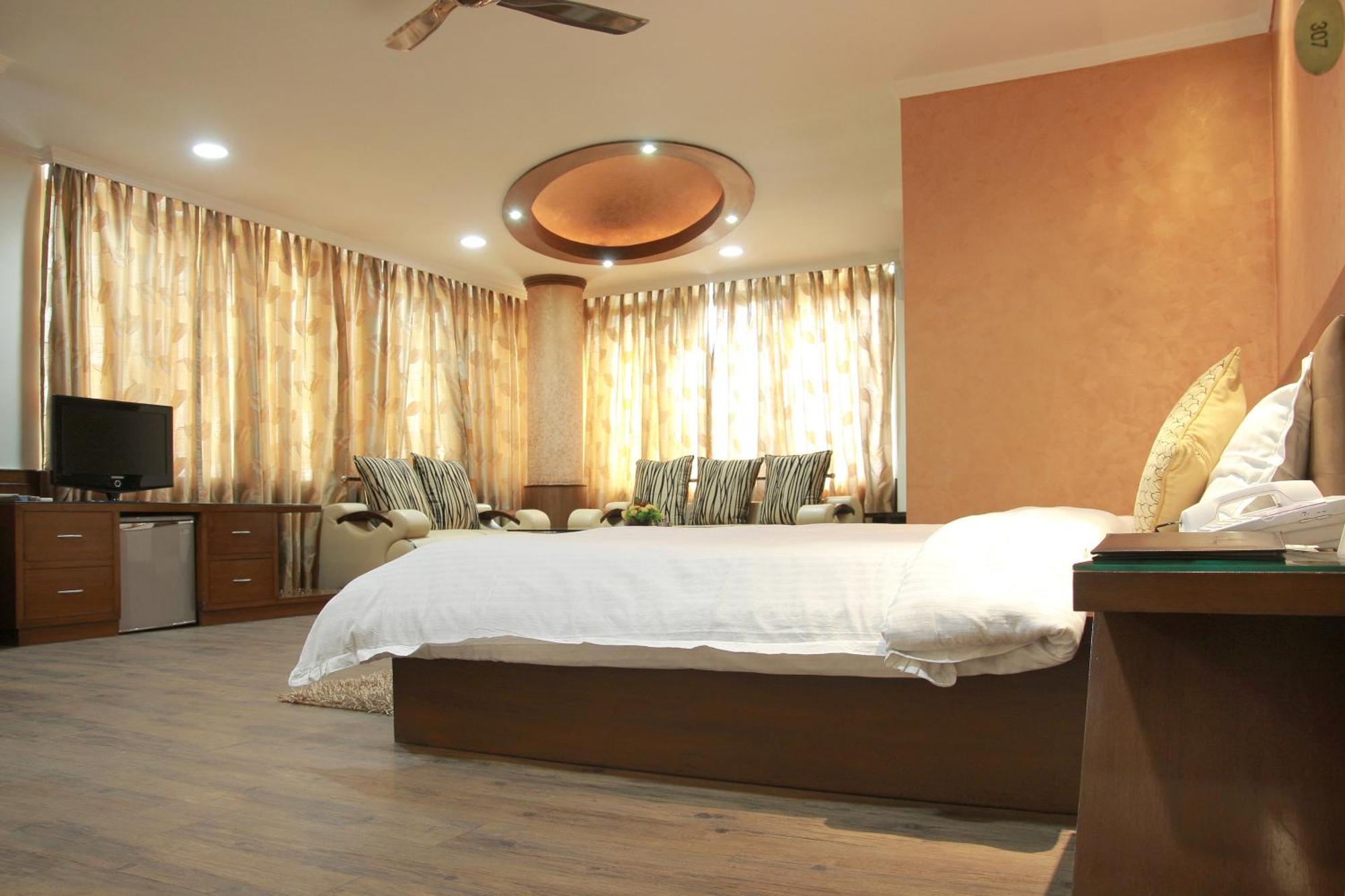 Chirag Residency Otel Yeni Delhi Dış mekan fotoğraf